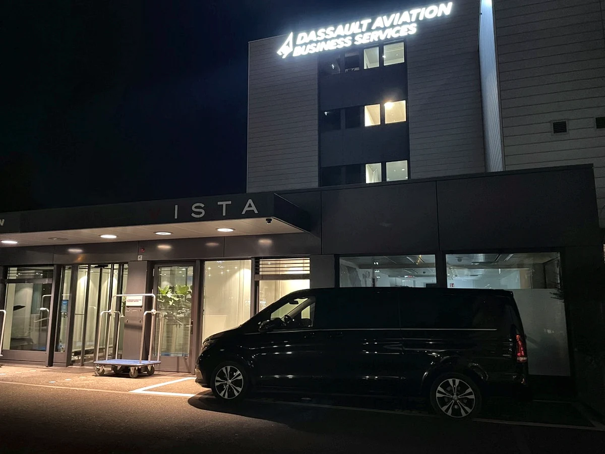 Leocleme Prestige Mercedes van V-class outside Dassault Aviation Business Services at night.