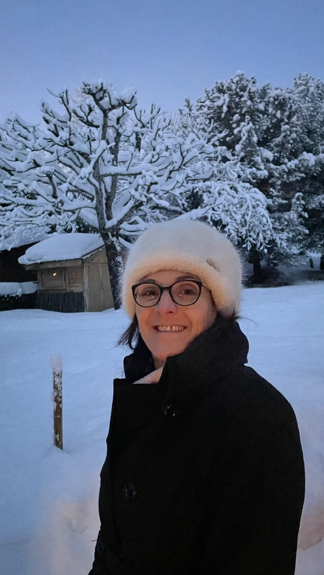 Marianne Lizzardi, Managing Director of Leocleme Prestige, smiling in a snowy Alpine setting.